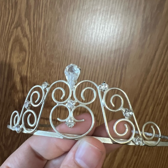 Wedding dress for sale. Includes veil and crown. - Picture 6 of 8